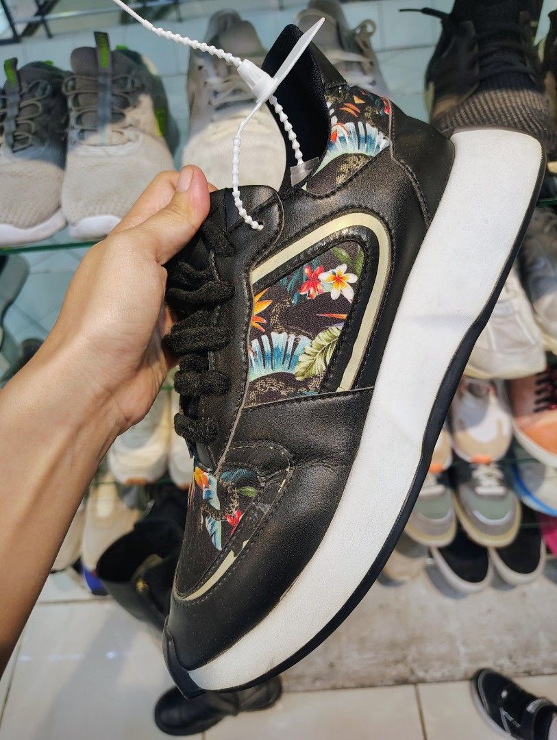 Giuseppe Zanotti Sneakers (Category: Sneakers & Footwear) located in San Carlos. Submitted by fashiondesancarlos05 (Listing ID 1464459711, Image 2). Description: .