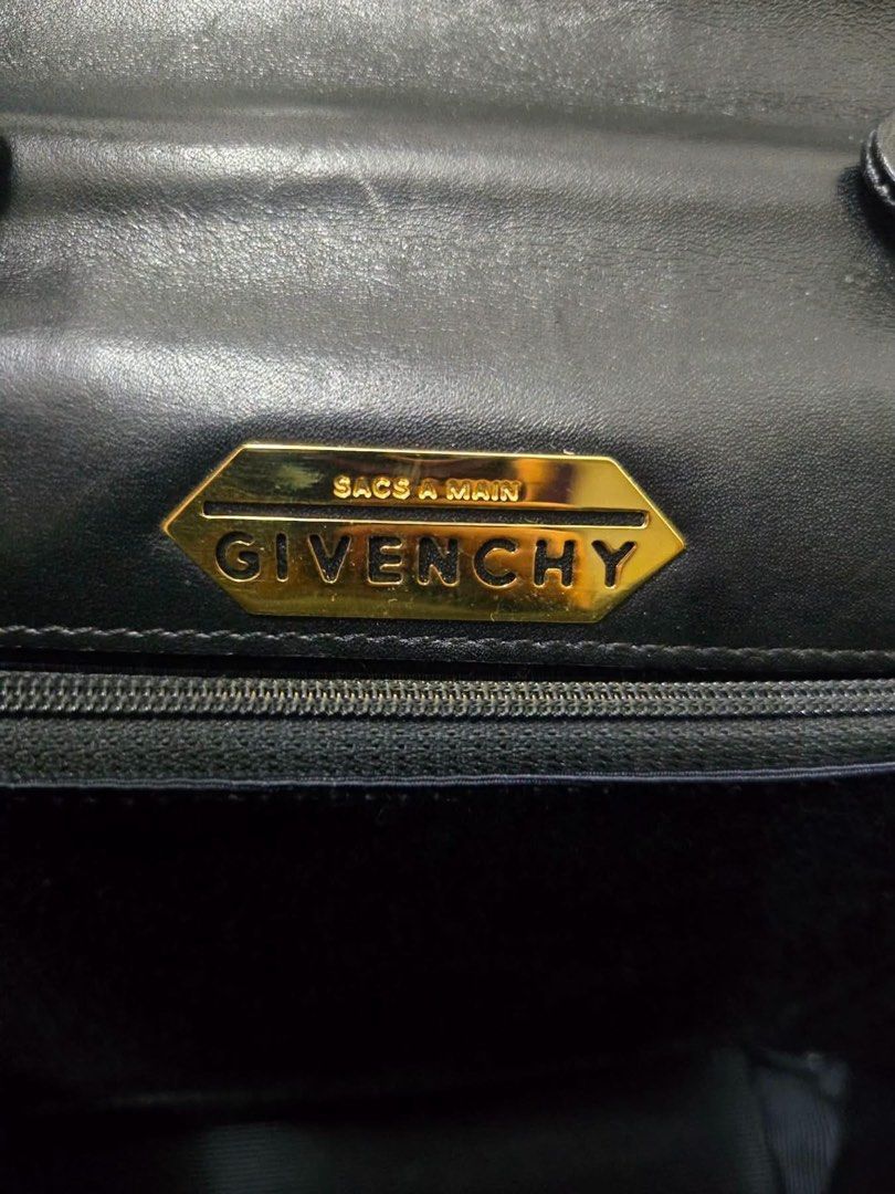 Givenchy （分類：手袋及銀包）位於 Hong Kong。 由 seisha124686 提交（商品編號 1464469779，圖片 3）。簡介： 。