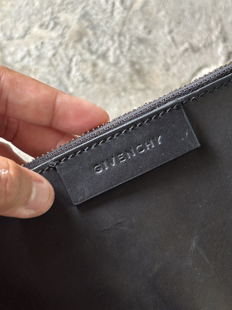 Givenchy Antigona Shoulder Bag (Category: Luxury Bags & Wallets) located in Bacolod City. Submitted by money_maker06 (Listing ID 1464431536, Image 3). Description: Givenchy Antigona Shoulder Bag •Authentic/Legit •Size: Medium •Complete •Issue: Stain inside (Need Spa) •Price: 7999 💰.