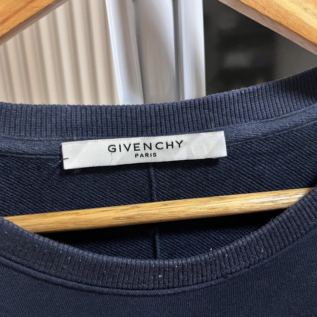 Givenchy Rottweiler Longsleeve Sweatshirt (Category: Luxury Apparel) located in Bacolod City. Submitted by rndm.wears (Listing ID 1464520122, Image 3). Description: Givenchy Rottweiler Longsleeve Sweater Embroidered Design M on tag Length: 27 Width: 21.5.