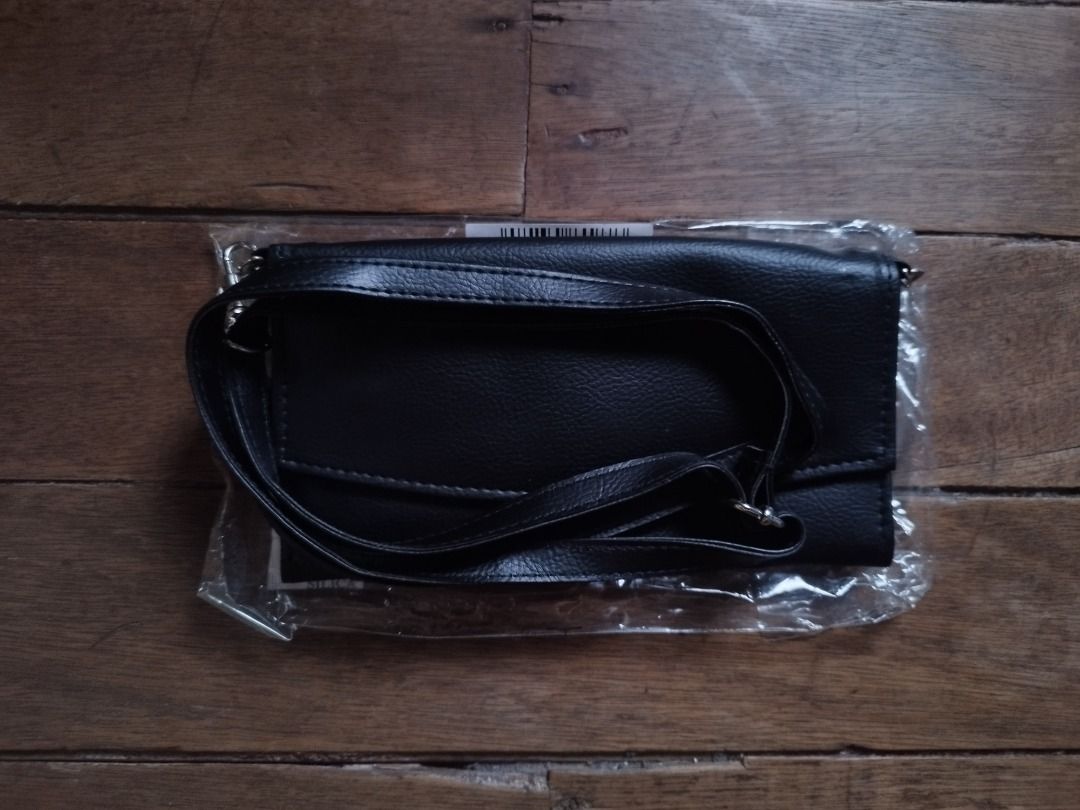 Gloria Long Wallet with Sling (Category: Wallets & Card holders) located in Cavite. Submitted by plorb (Listing ID 1464375790, Image 2). Description: Gloria Long Wallet with Sling Brand: Avon Condition: New, unused ₱300 .