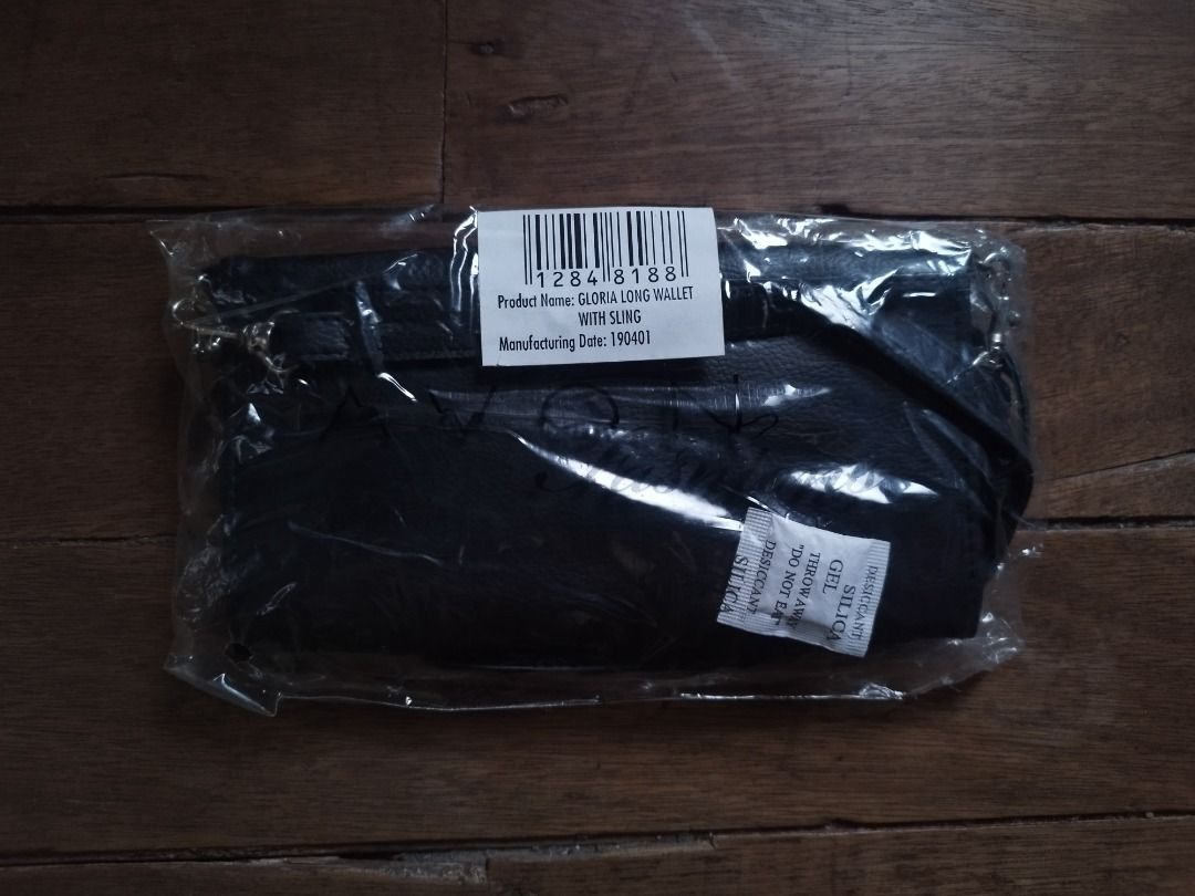 Gloria Long Wallet with Sling (Category: Wallets & Card holders) located in Cavite. Submitted by plorb (Listing ID 1464375790, Image 3). Description: Gloria Long Wallet with Sling Brand: Avon Condition: New, unused ₱300 .