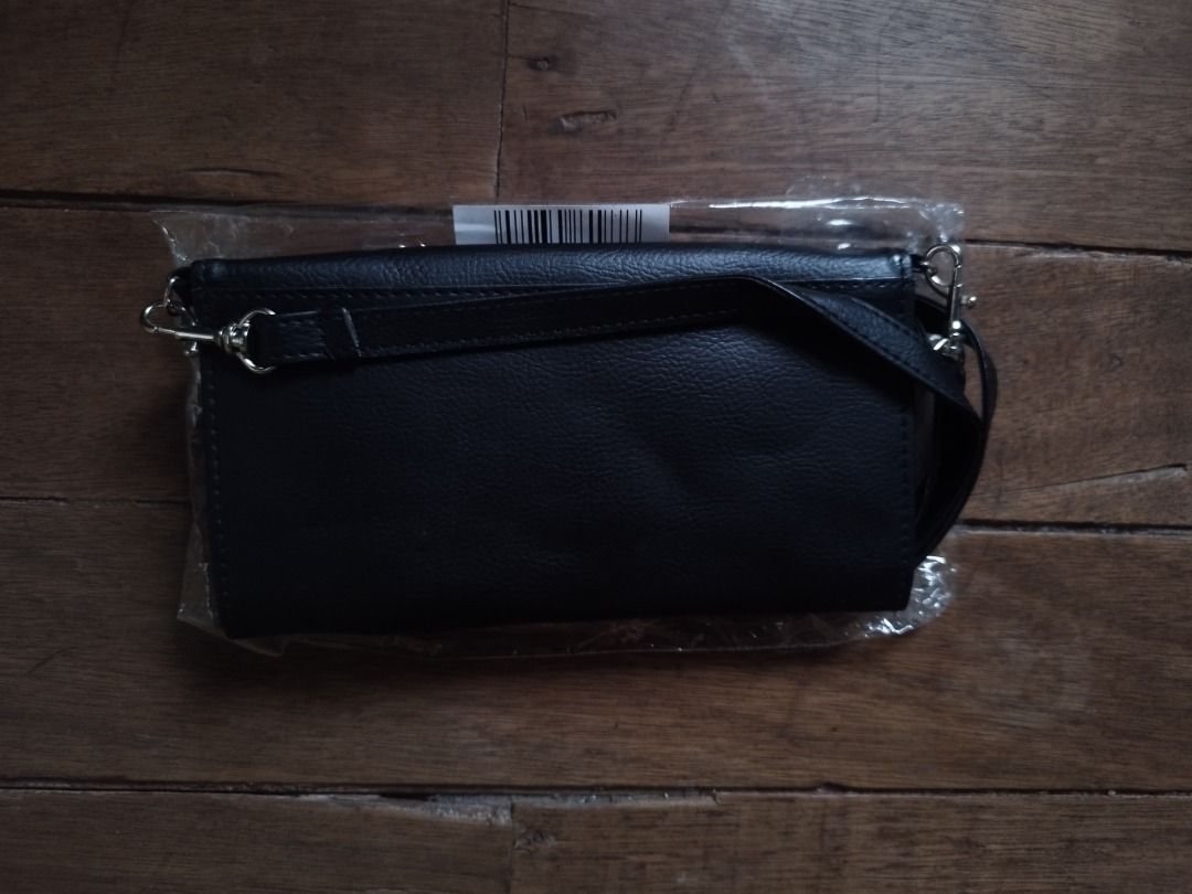 Gloria Long Wallet with Sling (Category: Wallets & Card holders) located in Cavite. Submitted by plorb (Listing ID 1464375790, Image 1). Description: Gloria Long Wallet with Sling Brand: Avon Condition: New, unused ₱300 .