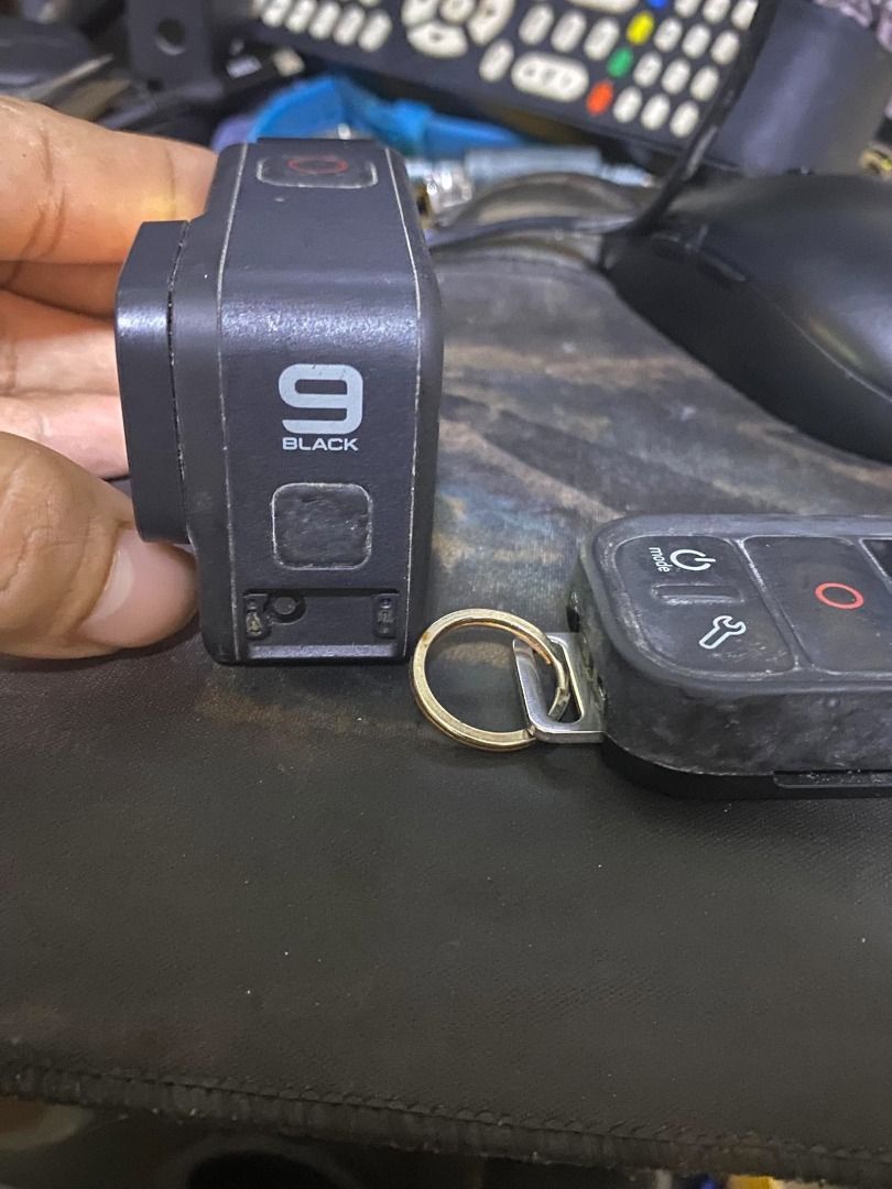 Go pro hero 9 (Category: Video Cameras) located in Quezon City. Submitted by shopnimark (Listing ID 1464565553, Image 3). Description: items are working pero sold as is paden wala syang battery may kasmaang orig charger and remote ng camera .