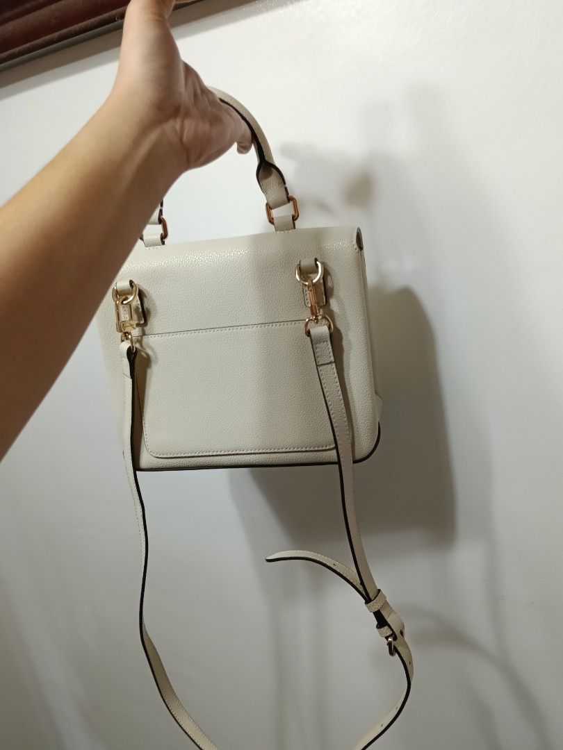 Good as new. (Category: Shoulder Bags) located in Binan City. Submitted by thriftedbymiaca (Listing ID 1464421595, Image 2). Description: .