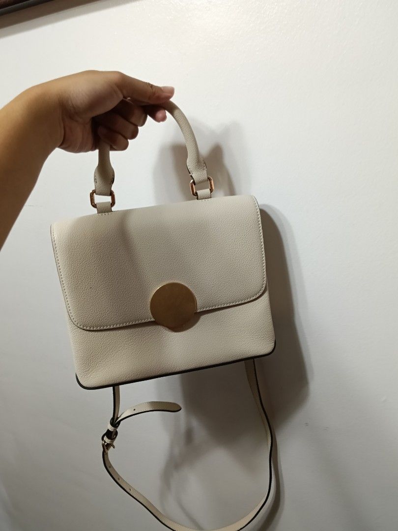 Good as new. (Category: Shoulder Bags) located in Binan City. Submitted by thriftedbymiaca (Listing ID 1464421595, Image 1). Description: .