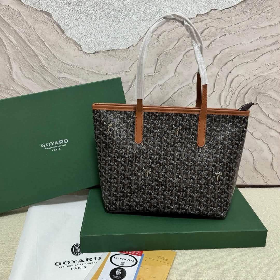 Goyard Tote Bag (Category: Tote Bags) located in Quezon City. Submitted by stuffs.hellyy (Listing ID 1464375188, Image 2). Description: 16 inches with box.