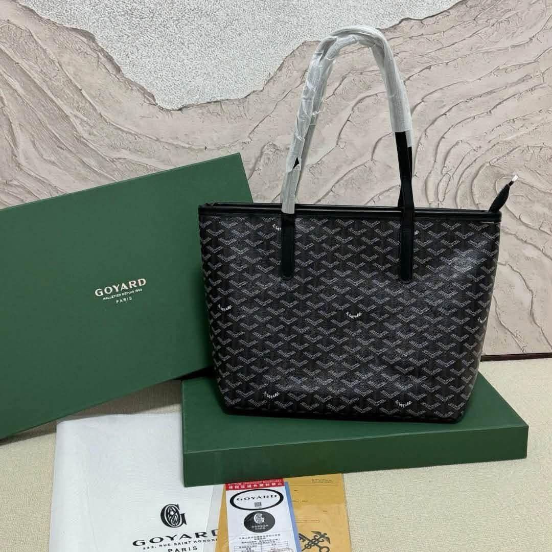 Goyard Tote Bag (Category: Tote Bags) located in Quezon City. Submitted by stuffs.hellyy (Listing ID 1464375188, Image 1). Description: 16 inches with box.