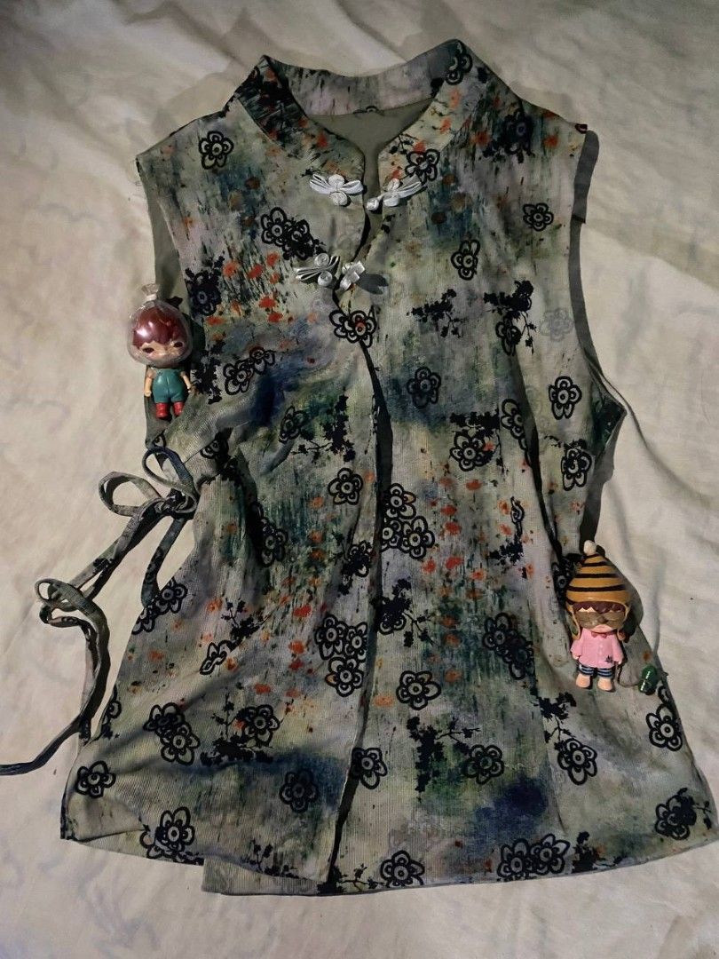vintage top (Category: Others Tops) located in Manila. Submitted by atashaaaaa (Listing ID 1464497149, Image 1). Description: ᯓ ๑ï small ᯓ ๑ï quezon city based ᯓ ๑ï shipment via lalamove | jnt.