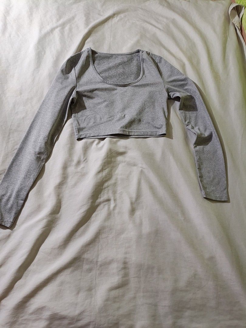 Grey Long Sleeve Cropped Top (Category: Longsleeves) located in Manila. Submitted by ms_pamaqued (Listing ID 1464355172, Image 1). Description: - Grey long sleeve crop top - Simple and versatile design - Slightly textured fabric - Snug, flattering fit - Ideal for workouts or casual wear - Great for layering or wearing solo.