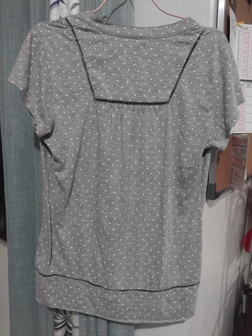 Grey polka dots top (Category: Blouses) located in Bacolod City. Submitted by ca11alily (Listing ID 1464479189, Image 2). Description: °♬⋆. ℱ𝑙𝑎𝑤𝑠: none 💭 s-m 💭 40 inch - waist circumference (m-l) 💭 24 inch length 𓂃 ࣪˖ ִֶཐི༏ཋྀ󠀮 no ww Chat me for more details! ꒰✿´ ꒳ ` ꒱♡ (measurements, ww, etc...).