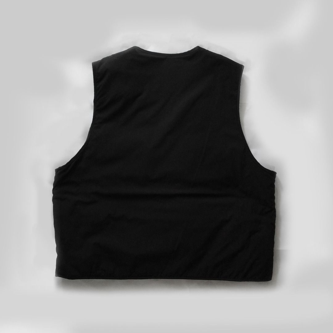 GU Black Quilted Utility Vest with Multiple Pockets (Category: Vests) located in Paranaque City. Submitted by curated.by.bamekaji (Listing ID 1464533207, Image 2). Description: Authentic GU Japan Warm black utility vest with quilted lining. Features front zipper and four pockets. Perfect for techwear, streetwear, casual layering. - Good Condition - No stains or damage - 100% nylon.