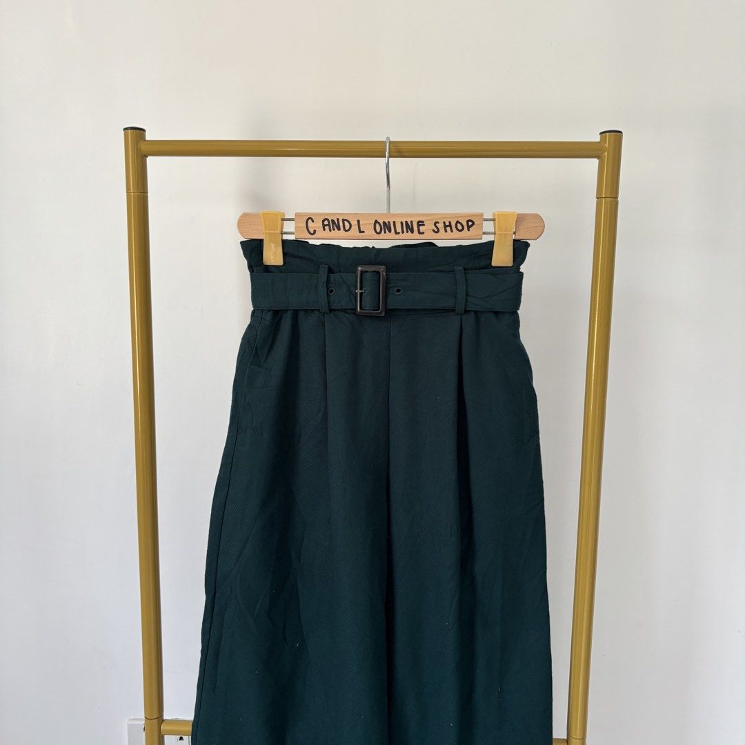 GU by UNIQL0 belted wide pants (Category: Other Bottoms) located in Guiguinto. Submitted by candlonlineshop (Listing ID 1464485221, Image 2). Description: ✨FIRST TO PAY BASIS✨ GU by UNIQL0 belted wide pants Size on tag: small Condition: 9.5/10 Waist: 25”-30” Length: 38” Flaw/s: none ₱350 + sf 📍Bulacan 🚚Sh0pee check out (SPX) | J&T express •Items may have minor unnoticed flaws — please manage your expectations as you are dealing with thrifted it