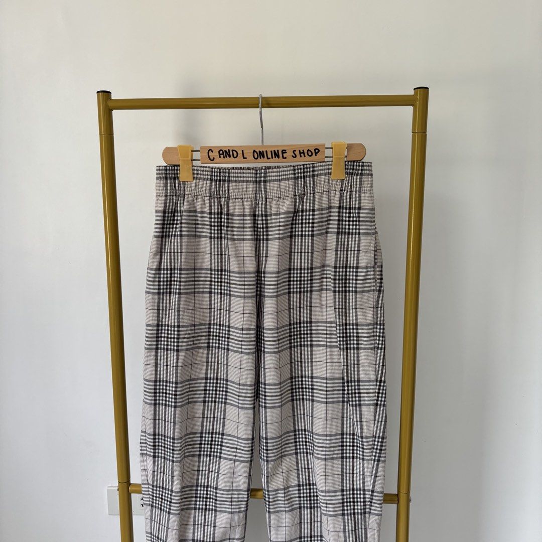 GU by UNIQL0 chef pants (Category: Trousers) located in Guiguinto. Submitted by candlonlineshop (Listing ID 1464483952, Image 3). Description: ✨FIRST TO PAY BASIS✨ GU by UNIQL0 chef pants Size on tag: medium Condition: 9/10 Waist: 30”-34” Length: 37” Flaw/s: small stain ₱350 + sf 📍Bulacan 🚚Sh0pee check out (SPX) | J&T express •Items may have minor unnoticed flaws — please manage your expectations as you are dealing with thrifted items. •Color m