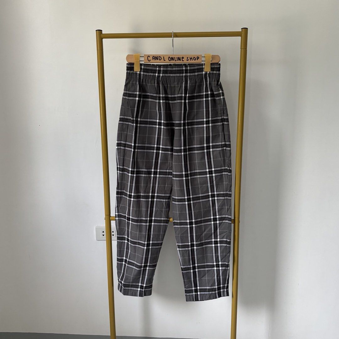 GU by UNIQL0 chef pants (Category: Trousers) located in Guiguinto. Submitted by candlonlineshop (Listing ID 1464484212, Image 1). Description: ✨FIRST TO PAY BASIS✨ GU by UNIQL0 chef pants Size on tag: medium Condition: 9.5/10 Waist: 28-32” Length: 38” Flaw/s: none ₱300 + sf 📍Bulacan 🚚Sh0pee check out (SPX) | J&T express •Items may have minor unnoticed flaws — please manage your expectations as you are dealing with thrifted items. •Color may var