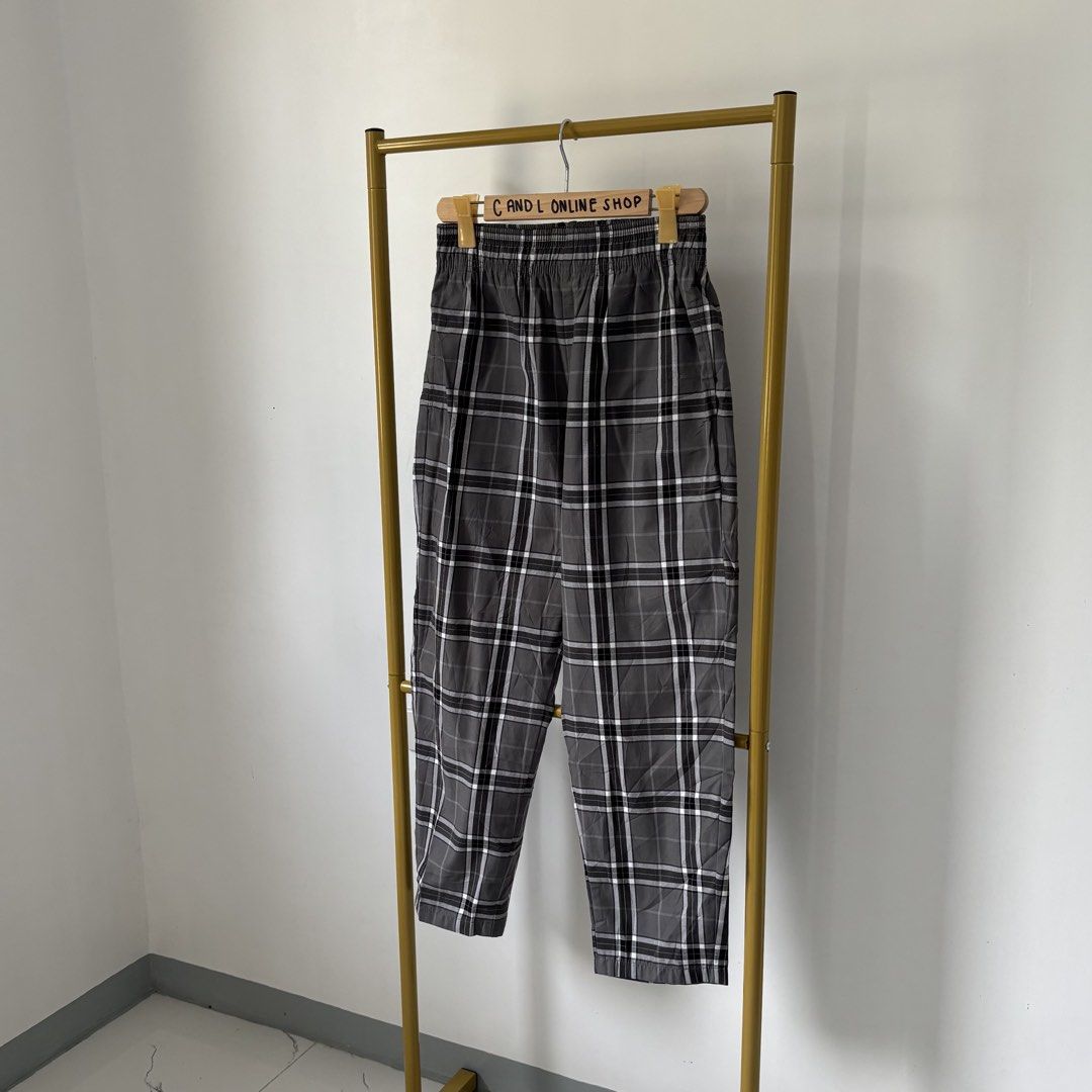 GU by UNIQL0 chef pants (Category: Trousers) located in Guiguinto. Submitted by candlonlineshop (Listing ID 1464484212, Image 3). Description: ✨FIRST TO PAY BASIS✨ GU by UNIQL0 chef pants Size on tag: medium Condition: 9.5/10 Waist: 28-32” Length: 38” Flaw/s: none ₱300 + sf 📍Bulacan 🚚Sh0pee check out (SPX) | J&T express •Items may have minor unnoticed flaws — please manage your expectations as you are dealing with thrifted items. •Color may var