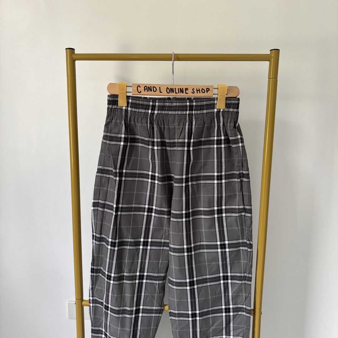 GU by UNIQL0 chef pants (Category: Trousers) located in Guiguinto. Submitted by candlonlineshop (Listing ID 1464484212, Image 2). Description: ✨FIRST TO PAY BASIS✨ GU by UNIQL0 chef pants Size on tag: medium Condition: 9.5/10 Waist: 28-32” Length: 38” Flaw/s: none ₱300 + sf 📍Bulacan 🚚Sh0pee check out (SPX) | J&T express •Items may have minor unnoticed flaws — please manage your expectations as you are dealing with thrifted items. •Color may var