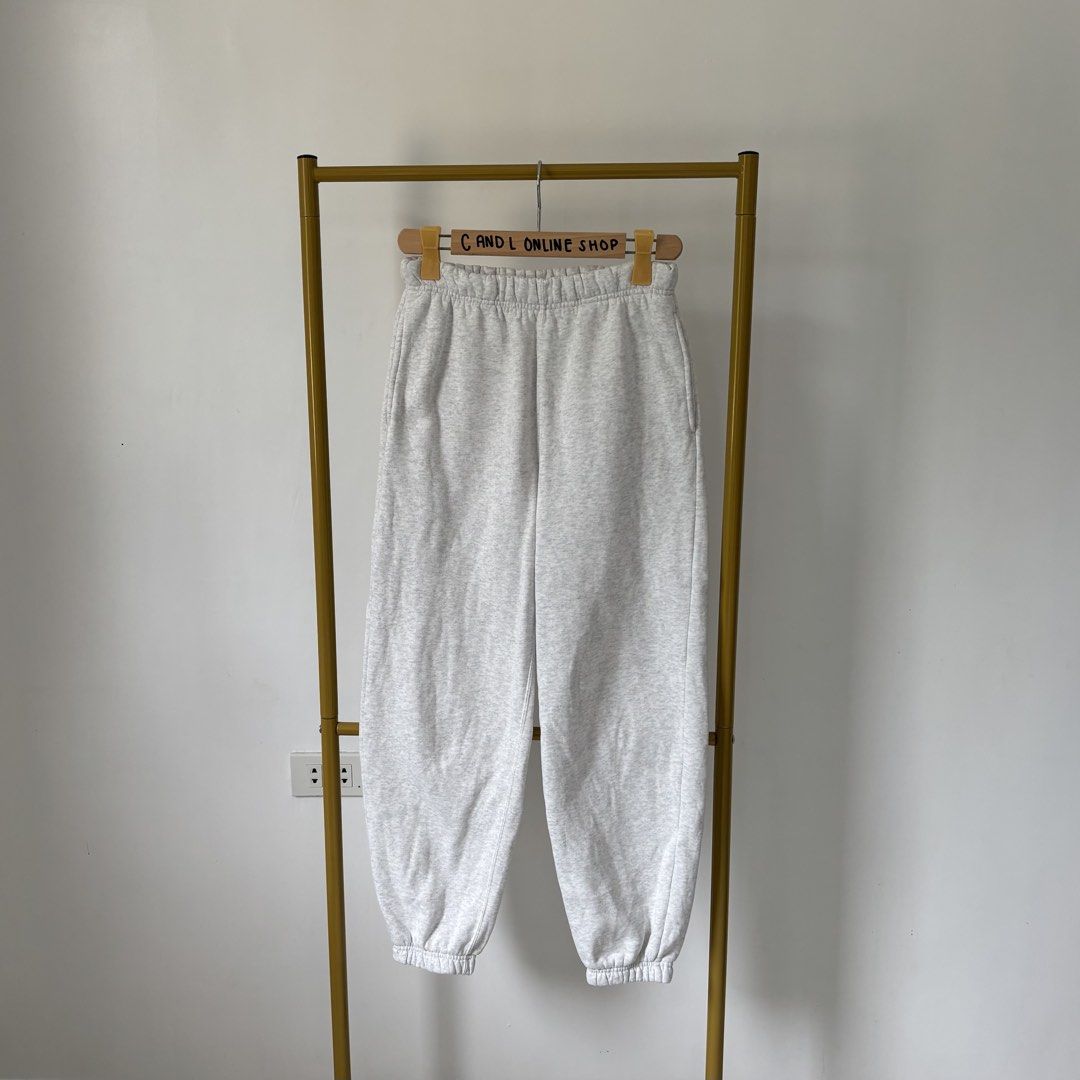 GU by UNIQL0 heavyweight sweat pants (Category: Other Bottoms) located in Guiguinto. Submitted by candlonlineshop (Listing ID 1464482192, Image 2). Description: ✨FIRST TO PAY BASIS✨ GU by UNIQL0 heavyweights sweat pants Size on tag: small Condition: 9.5/10 Waist: 25”-28” Length: 38” Flaw/s: none ₱380 + sf 📍Bulacan 🚚Sh0pee check out (SPX) | J&T express •Items may have minor unnoticed flaws — please manage your expectations as you are dealing wit