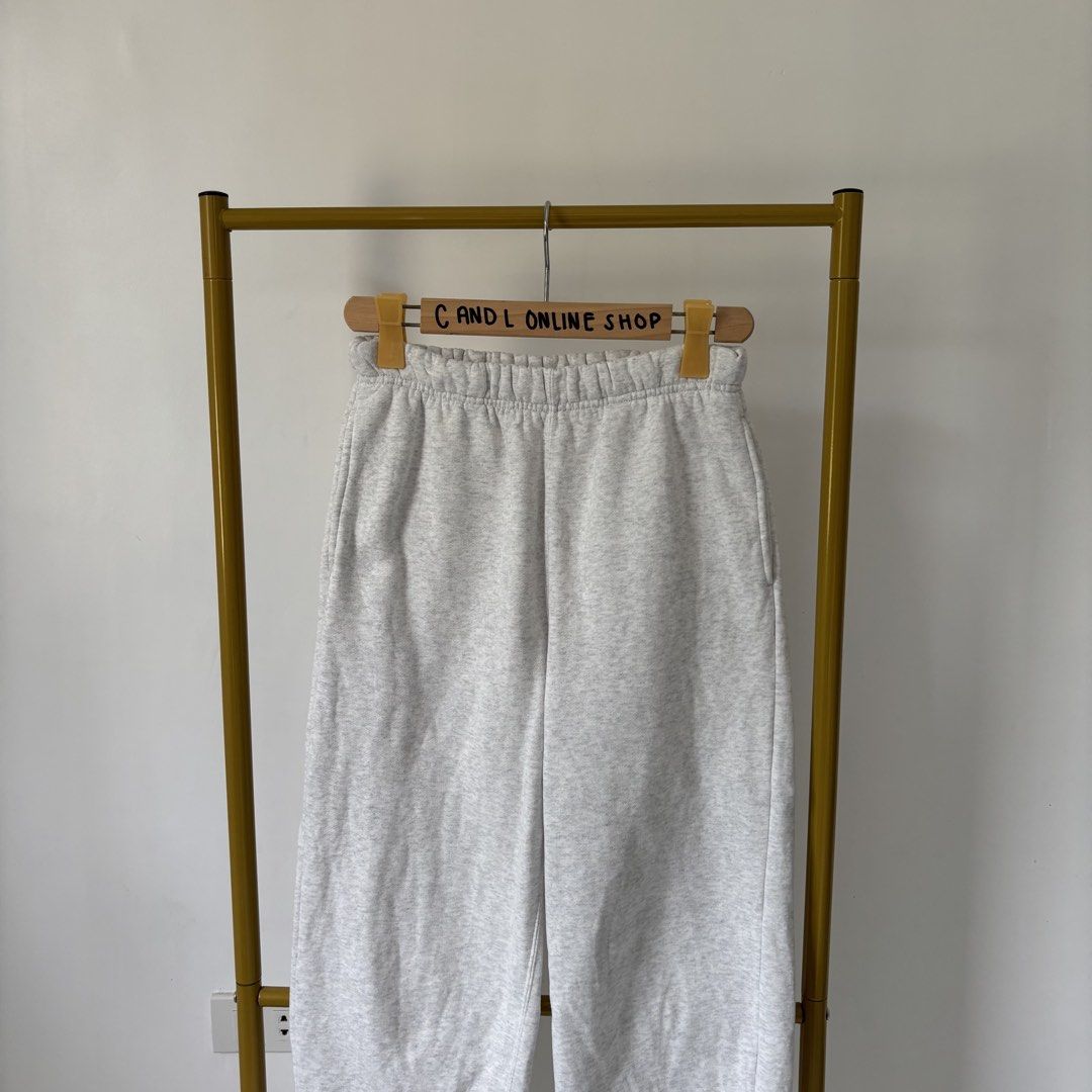 GU by UNIQL0 heavyweight sweat pants (Category: Other Bottoms) located in Guiguinto. Submitted by candlonlineshop (Listing ID 1464482192, Image 3). Description: ✨FIRST TO PAY BASIS✨ GU by UNIQL0 heavyweights sweat pants Size on tag: small Condition: 9.5/10 Waist: 25”-28” Length: 38” Flaw/s: none ₱380 + sf 📍Bulacan 🚚Sh0pee check out (SPX) | J&T express •Items may have minor unnoticed flaws — please manage your expectations as you are dealing wit