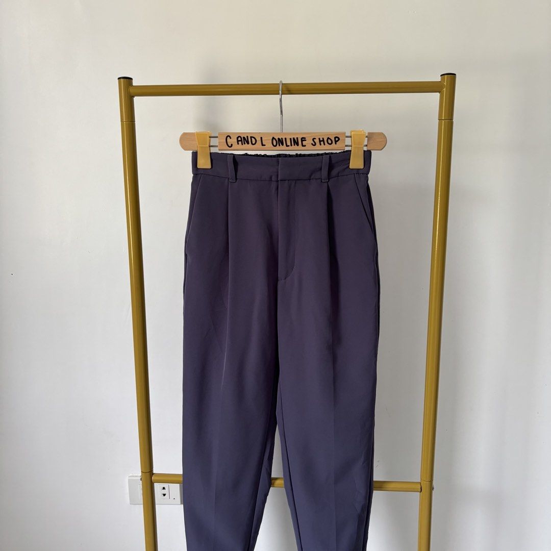 GU by UNIQL0 stretch tapered pants (Category: Other Bottoms) located in Guiguinto. Submitted by candlonlineshop (Listing ID 1464481339, Image 3). Description: ✨FIRST TO PAY BASIS✨ GU by UNIQL0 stretch tapered pants Size on tag: small Condition: 9.5/10 Waist: 24”-27” Length: 37” Flaw/s: none ₱300 + sf 📍Bulacan 🚚Sh0pee check out (SPX) | J&T express •Items may have minor unnoticed flaws — please manage your expectations as you are dealing with thr