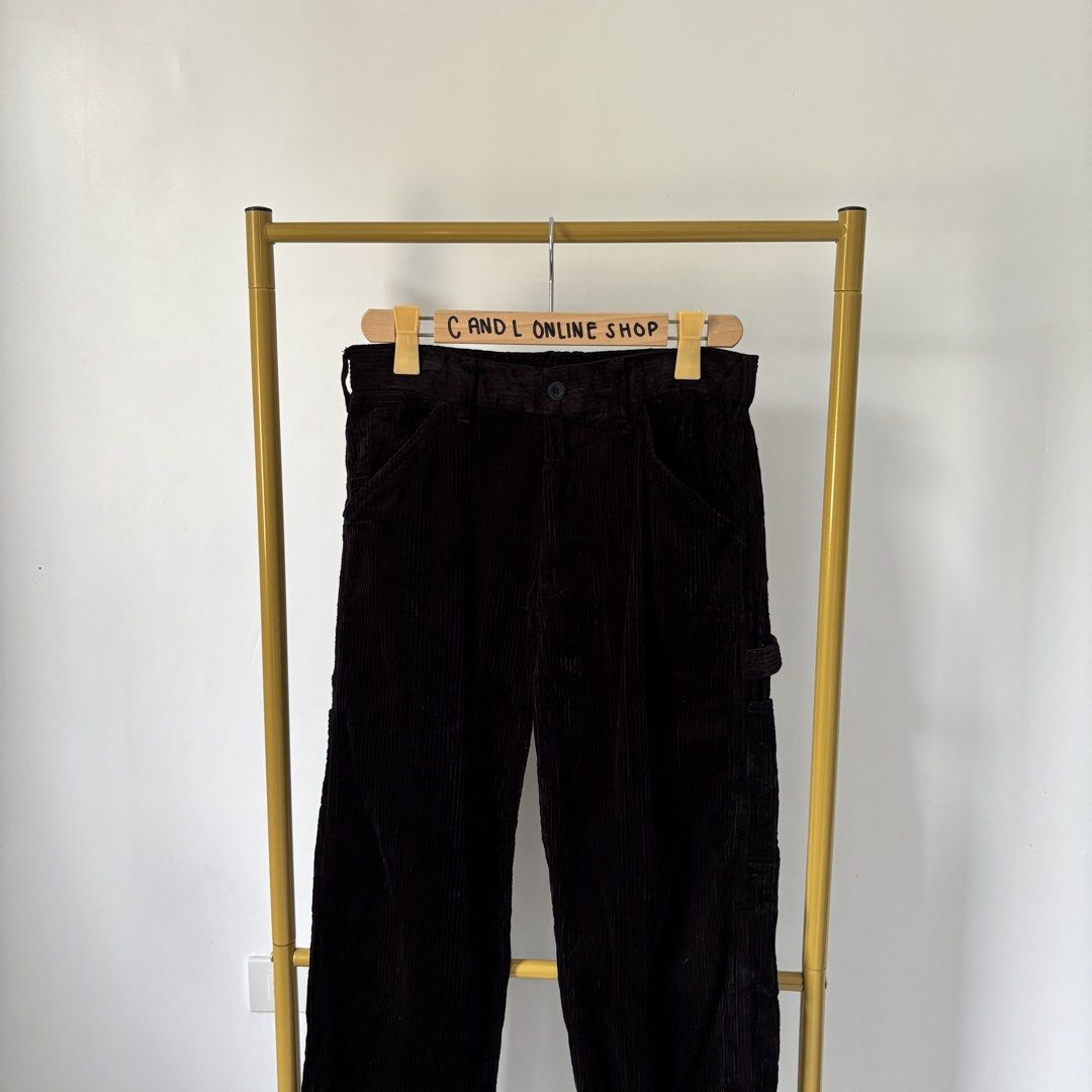 GU by UNIQL0 velvet painter pants (Category: Trousers) located in Guiguinto. Submitted by candlonlineshop (Listing ID 1464480546, Image 3). Description: ✨FIRST TO PAY BASIS✨ GU by UNIQL0 velvet painter pants Size on tag: medium Condition: 9.5/10 Waist: 30.5”-31” Length: 41” Flaw/s: none ₱370 + sf 📍Bulacan 🚚Sh0pee check out (SPX) | J&T express •Items may have minor unnoticed flaws — please manage your expectations as you are dealing with thrifte
