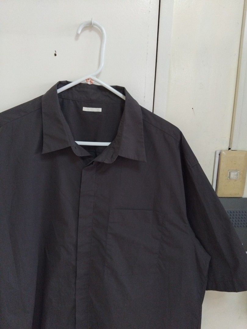 GU by Uniqlo Oversized Work Shirt (Category: Tshirts & Polo Shirts ) located in Pasig City. Submitted by hustlexcurate (Listing ID 1464424333, Image 3). Description: GU by Uniqlo Oversized Work Shirt Size XL Dimensions: 25X30.