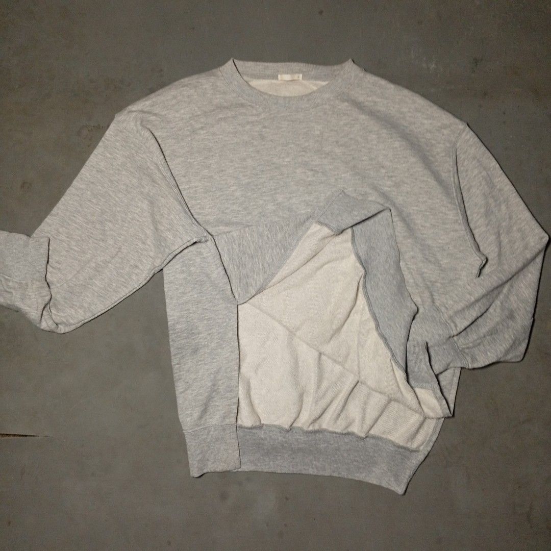 GU Grey Crewneck Sweatshirt Size M (Category: Coats, Jackets and Outerwear) located in Baguio. Submitted by dee_jae1 (Listing ID 1464521633, Image 2). Description: Sweater with side slit ________________________________ •DIMENSIONS(INCHES) 📐 Length: 26 Width: 24.5 Sleeve Length: 19.5 ________________________________ •DETAILS 🔍 Issue: none Condition: 10/10 Color Rate: 10/10.