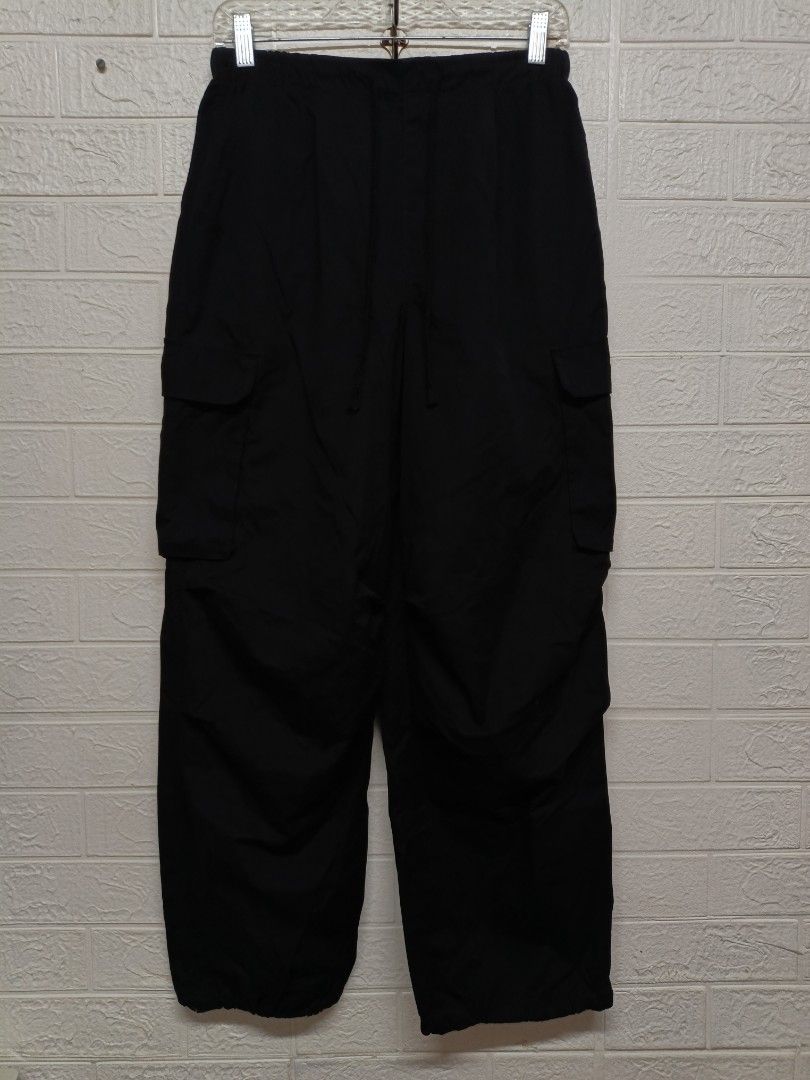 GU Parachute Cargo Pants‎✨ (Category: Other Bottoms) located in Quezon City. Submitted by rod_raymundo (Listing ID 1464403582, Image 2). Description: GU Parachute Cargo Pants‎✨ ‎Size: Medium ‎Width: 26-31 Inches ‎Length: 39 Inches ‎Hem: 9 Inches ‎Color: 10/10 (Color variation due to lighting) ‎Condition: Excellent condition ‎Price: 600 Pesos + SF ‎ ‎🚚 Shipping via J&T (with voucher and extra discount) or Lalamove ‎📍 Location: Driod St. Brgy Kau