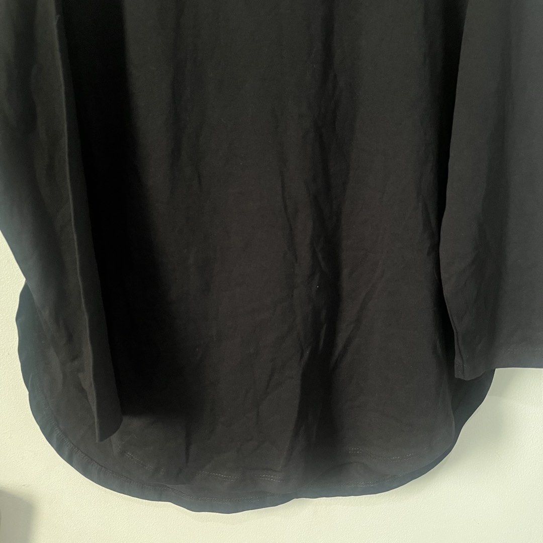GU Uniqlo Black Long Sleeves (Category: Longsleeves) located in Quezon City. Submitted by shopnina (Listing ID 1464398600, Image 3). Description: - Classic black long sleeve shirt - Soft, comfortable fabric - Crew neck design - Slightly curved hem for a modern look - Versatile staple piece: perfect for layering or wearing solo - Effortlessly pairs with any outfit.