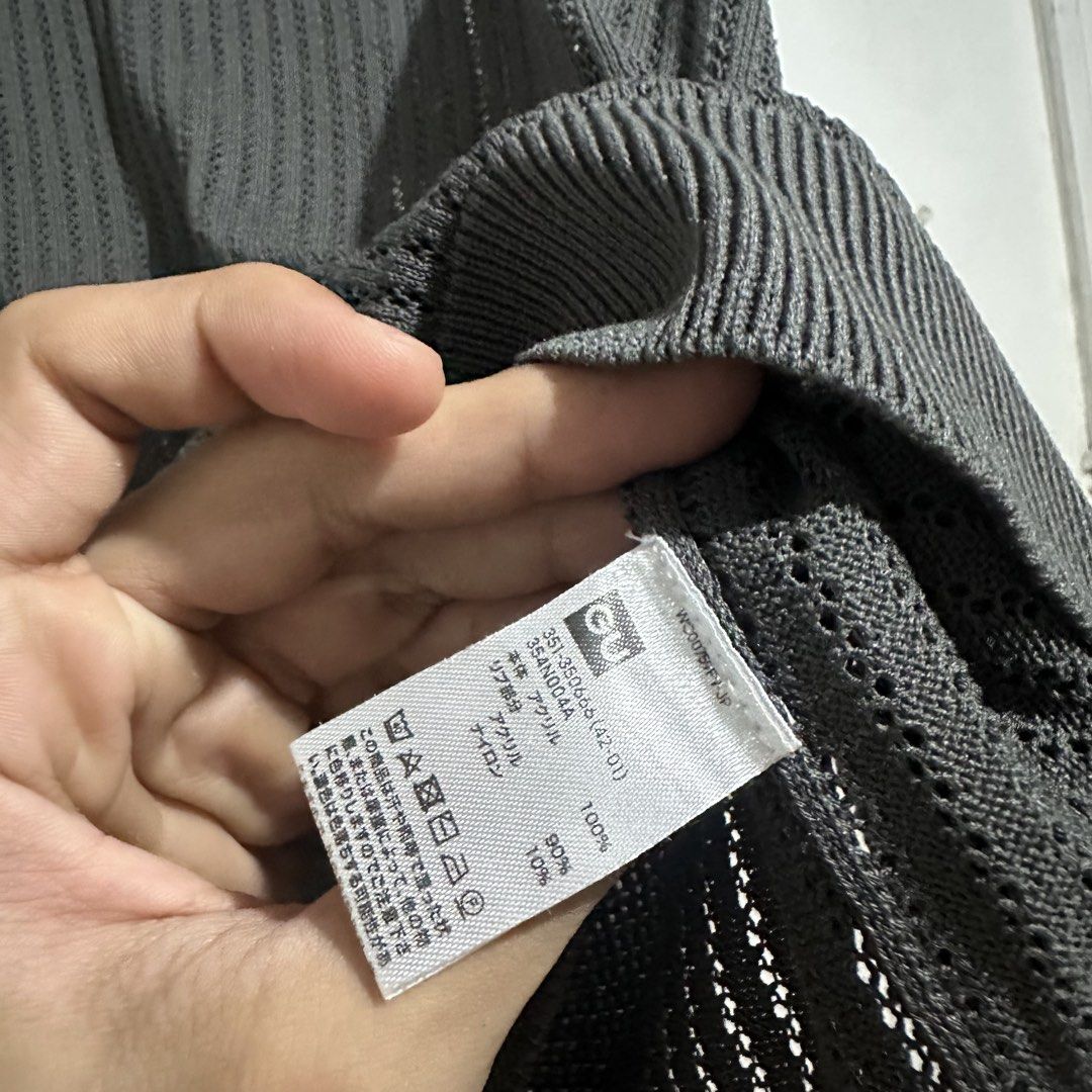 GU Washable Mesh Knit Vest (Category: Vests) located in Quezon City. Submitted by jeconiah.tayuman (Listing ID 1464451689, Image 3). Description: GU Washable Mesh Knit Vest Brand new condition no issues size small (20.5x25) .