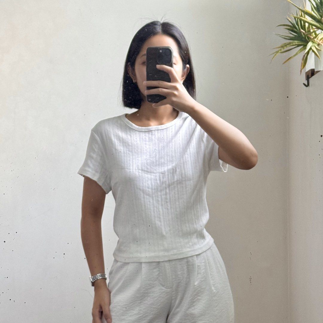 GU White Ribbed Knit T-shirt (Category: Shirts) located in Bulacan. Submitted by _arislmt (Listing ID 1464417762, Image 1). Description: - GU White Ribbed Knit T-Shirt - Short sleeves - Crew neck - Simple and classic design - Perfect for everyday outfits - Easy to pair with shorts or jeans - Made in Bangladesh - Size XL on tag but fits S-M.