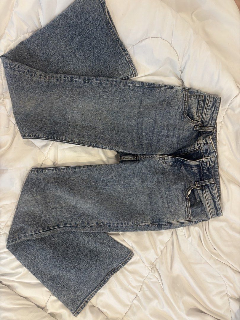 GU Women’s Slim Flared Jeans (Category: Jeans) located in Paranaque City. Submitted by coldbrews (Listing ID 1464423635, Image 3). Description: worn once only size M waist 15” length 38.5” .