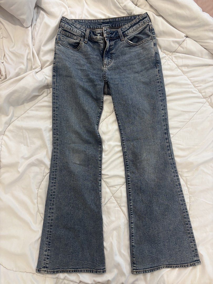 GU Women’s Slim Flared Jeans (Category: Jeans) located in Paranaque City. Submitted by coldbrews (Listing ID 1464423635, Image 1). Description: worn once only size M waist 15” length 38.5” .