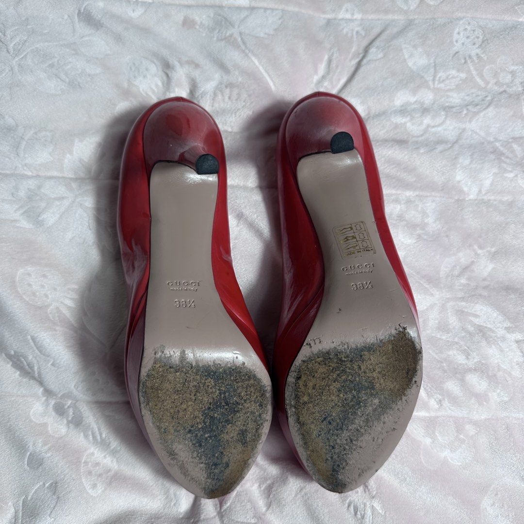 Gucci Candy Red Patent Leather Pumps (Category: Sneakers & Footwear) located in San Fernando. Submitted by rianne_von (Listing ID 1464380578, Image 3). Description: Authentic Sign of usage see photos Size: 38 1/2.
