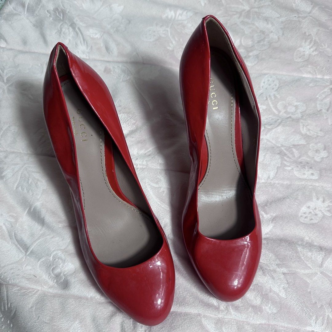 Gucci Candy Red Patent Leather Pumps (Category: Sneakers & Footwear) located in San Fernando. Submitted by rianne_von (Listing ID 1464380578, Image 2). Description: Authentic Sign of usage see photos Size: 38 1/2.