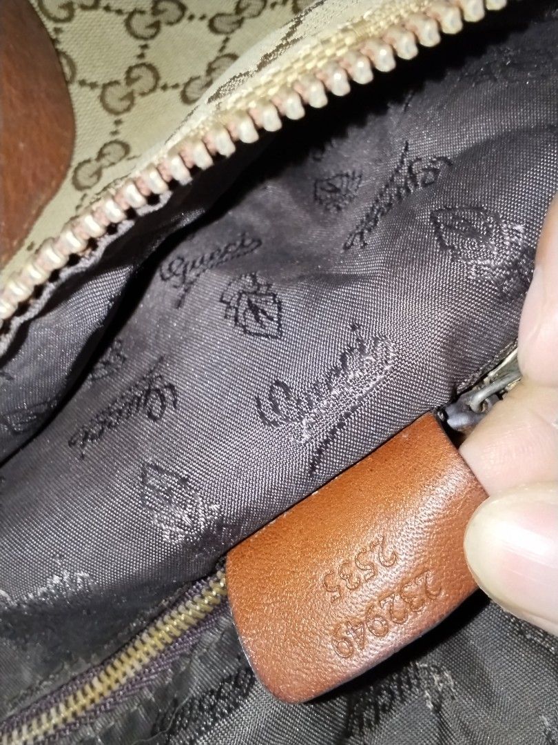 Gucci Shoulder bag (Category: Shoulder Bags) located in Cavite. Submitted by bagssection04 (Listing ID 1464409823, Image 3). Description: Gucci canvas shoulder bag on really good condition large size naka Gucci under zip.