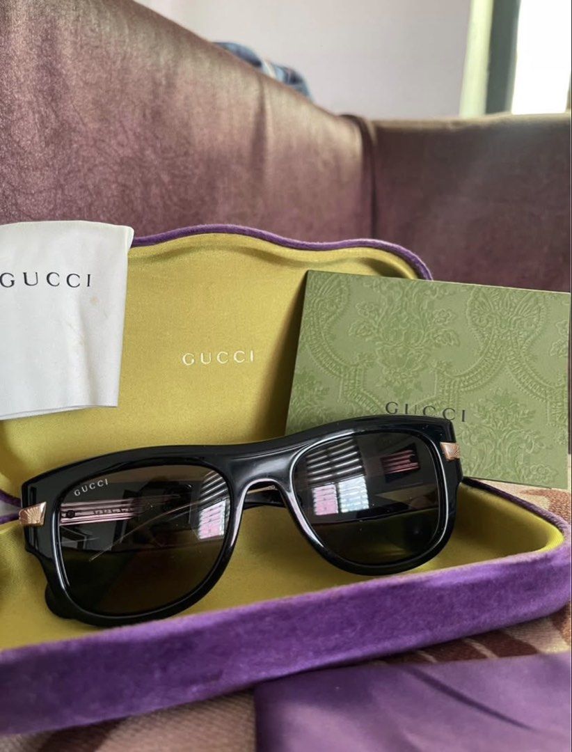 Gucci Sunglass (Category: Sunglasses & Eyewear) located in Manila. Submitted by nicci_grae (Listing ID 1464385637, Image 1). Description: Gucci bought in Australia, barely used since I need sunnies graded. Inclusion: Case Cloth Cloth cover Warranty .
