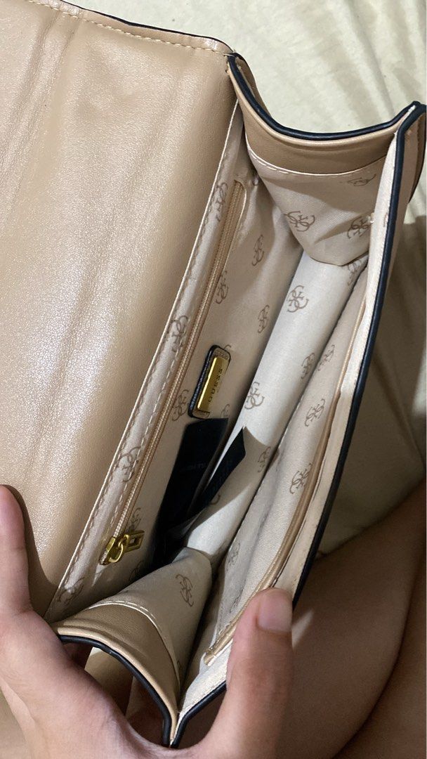 Guess (Category: Cross-body Bags) located in Pagadian. Submitted by romenallauderes (Listing ID 1464447443, Image 3). Description: .