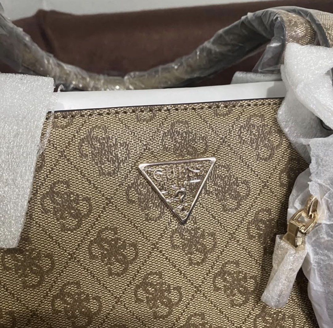 Guess Big Shoulder Bag (Category: Shoulder Bags) located in Manila. Submitted by nicci_grae (Listing ID 1464386366, Image 2). Description: Only used the bag atleast thrice. Very good condition and still almost like new bought it at 8k in Sm Clark. Inclusions Dust bag.
