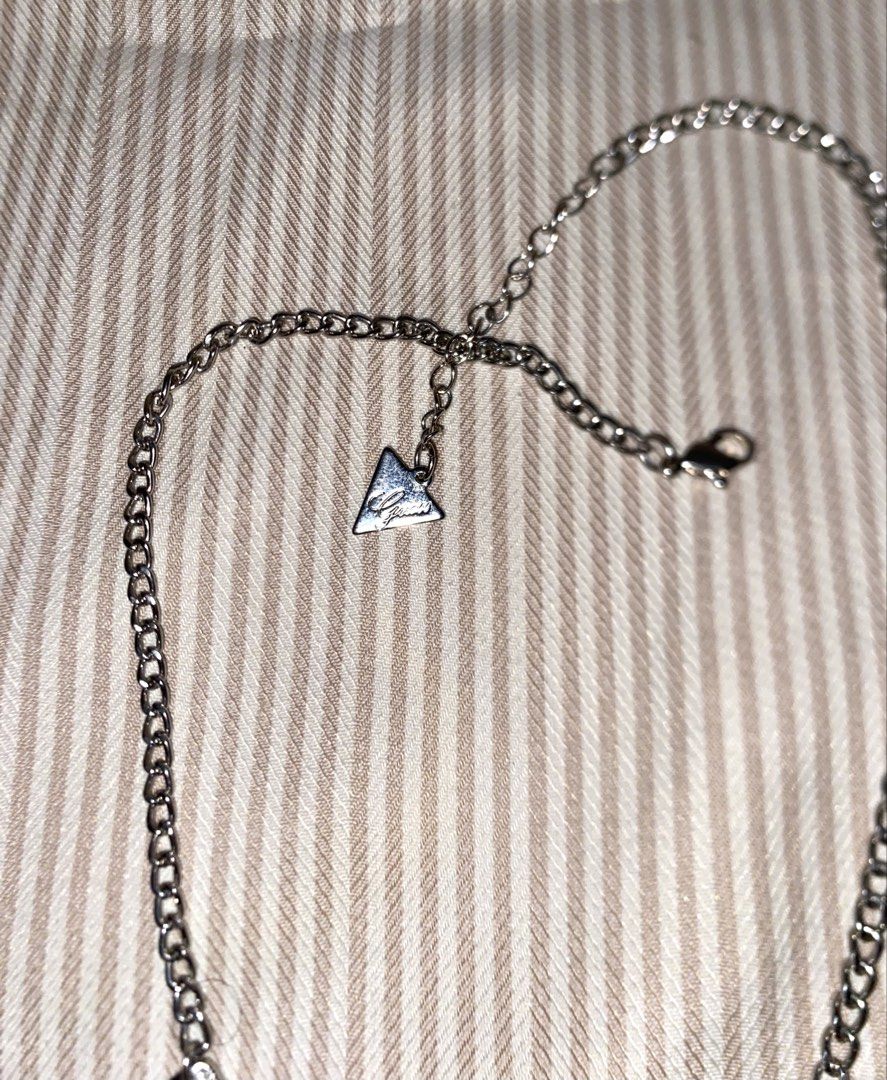GUESS comet necklace silver (Category: Necklaces) located in Ajuy. Submitted by shopnook (Listing ID 1464372090, Image 3). Description: like new, lighting may vary on pictures.
