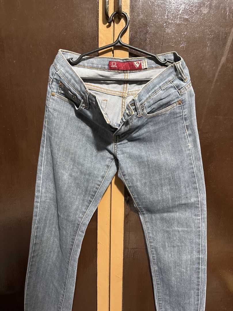 Guess jeans (Category: Jeans) located in Quezon City. Submitted by den.declutters (Listing ID 1464517266, Image 1). Description: Waist line is 27.