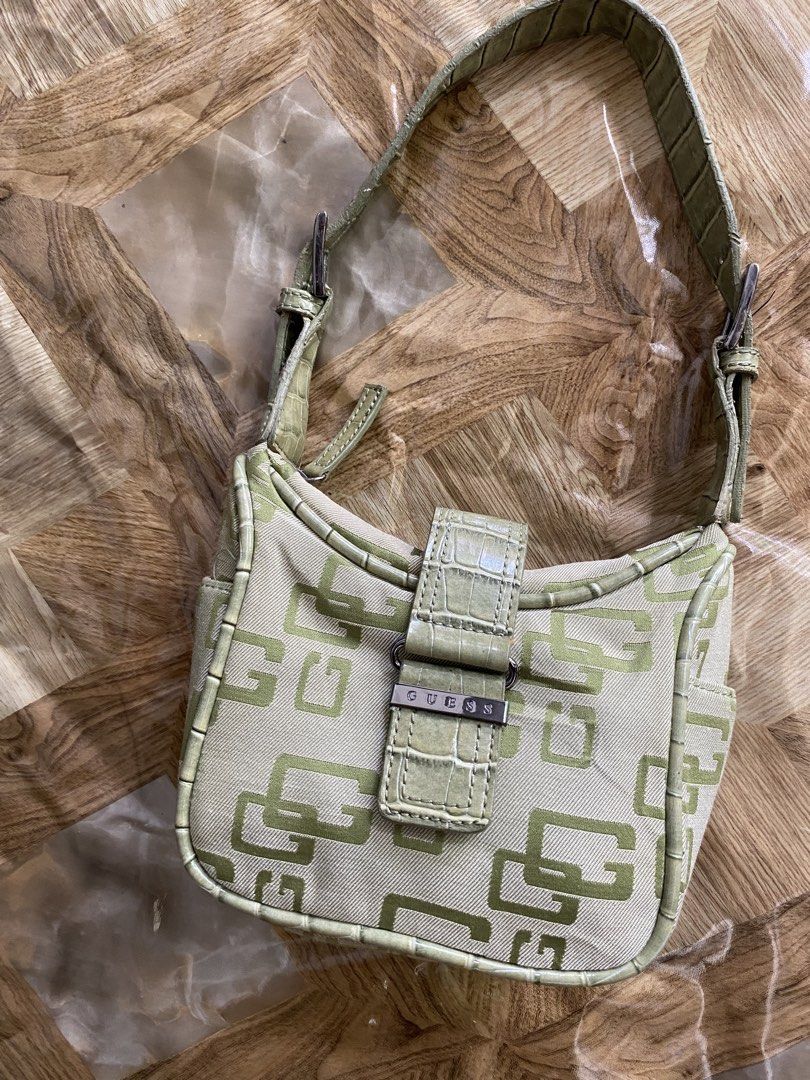 Guess Kili Bag (Category: Shoulder Bags) located in Davao. Submitted by workmensph (Listing ID 1461469855, Image 2). Description: Excellent Condition.