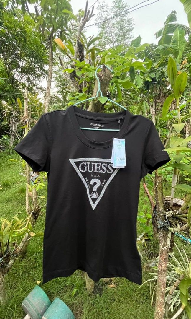 Guess shirt (Category: Activewear) located in Legazpi City. Submitted by camelle.17 (Listing ID 1464567671, Image 1). Description: Size Medium.