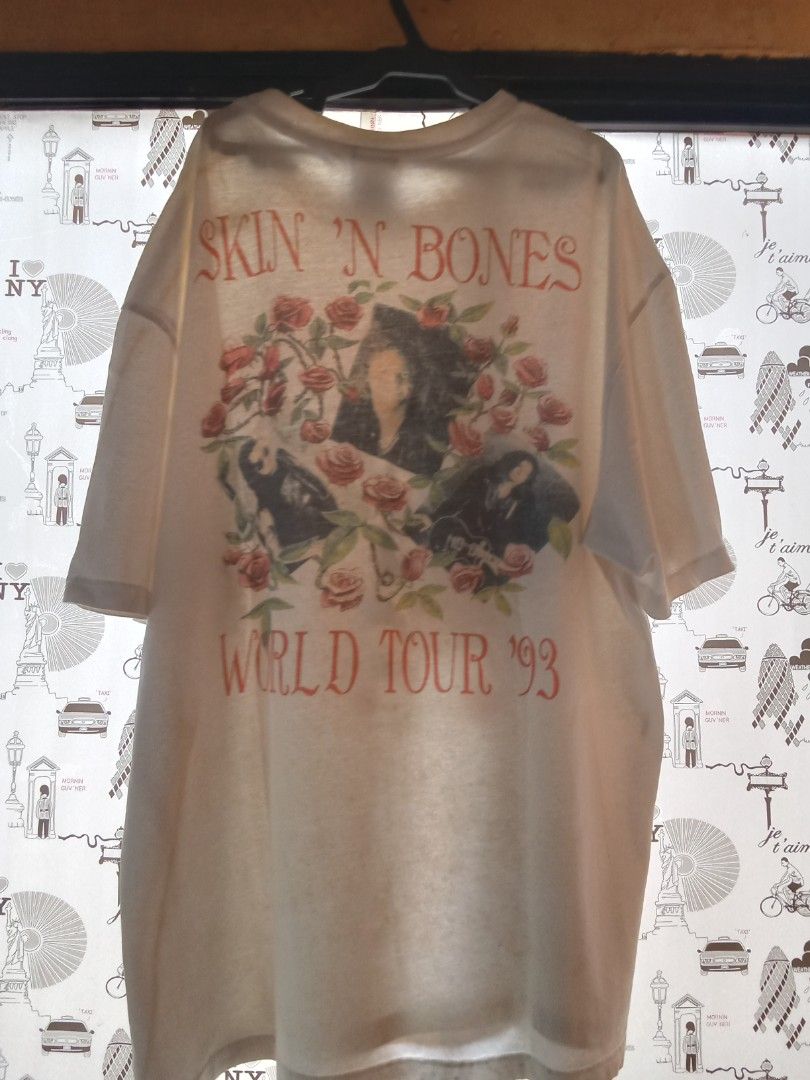 Guns n roses (Category: Tshirts & Polo Shirts ) located in Bacolod City. Submitted by vaststar.8be4bd (Listing ID 1464412892, Image 2). Description: guns n roses dimension: 23.5x30 xl issue: yellow stain at Isang butas malapit sa hem freeship jrs courier .