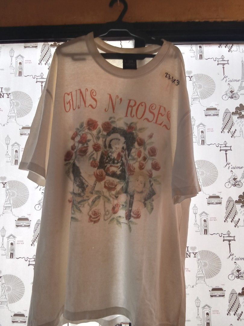 Guns n roses (Category: Tshirts & Polo Shirts ) located in Bacolod City. Submitted by vaststar.8be4bd (Listing ID 1464412892, Image 1). Description: guns n roses dimension: 23.5x30 xl issue: yellow stain at Isang butas malapit sa hem freeship jrs courier .