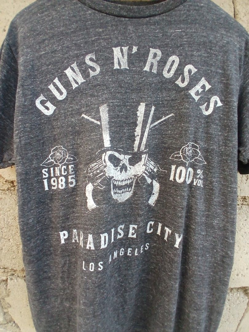 GUNS N ROSES PARADICE CITY LARGE (Category: Tshirts & Polo Shirts ) located in Munoz. Submitted by cabalardomine98 (Listing ID 1464358706, Image 2). Description: EXCELLENT NO ISSUE.