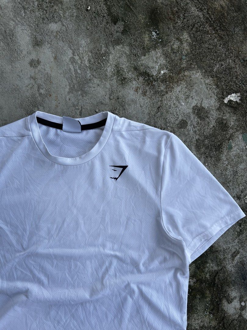 GymShark Crest T-Shirt (Category: Tshirts & Polo Shirts ) located in Balanga. Submitted by nothingtohold.co (Listing ID 1464515831, Image 2). Description: GymShark Crest T-Shirt XS on tag | 18 width | 27.5 length | 9.8 condition Issue: dirt stain nahulog sa sampayan Gcash | jnt | bataan Vouch~vc.
