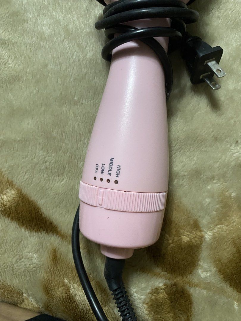 Hair ironing and curler (Category: Hair) located in Manila. Submitted by mystic_fiercemountain (Listing ID 1464472220, Image 2). Description: .