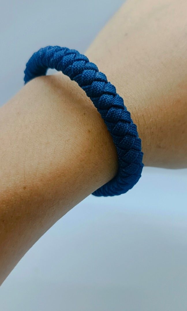 Handmade Paracord Bracelet (Category: Bracelets) located in Bacoor. Submitted by ayyriishhh (Listing ID 1464527276, Image 1). Description: New Paracord Unisex Bracelet • High Quality Paracord •Adjustable •Unisex •Unique •Perfect for couple bracelets, gifts and everyday casual wear 💯 •We also accept bulk orders and customized paracord bracelet 🫶🏻.