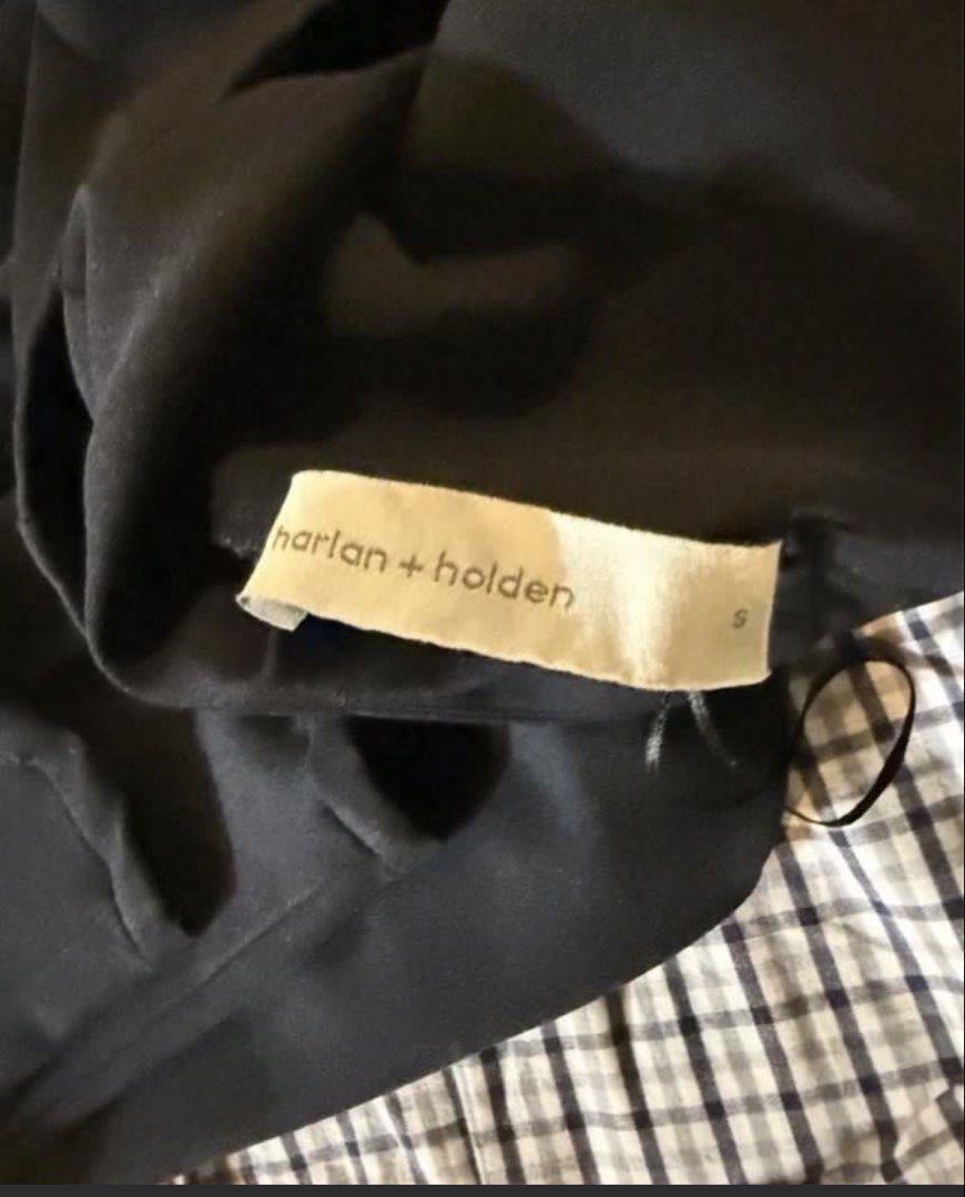 Harlan + Holden Black Cargo Pants Size S (Category: Other Bottoms) located in Munoz. Submitted by meowmeowmeowmeowz (Listing ID 1464471865, Image 3). Description: - Brand: Harlan + Holden - Color: Black - Size: S - Style: Cargo pants - Features: Side pockets - Fit: Comfortable - Versatility: Great for casual wear or dressing up - Condition: Please check photos for details.
